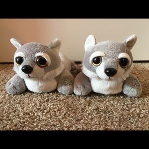 Howling wolf slippers